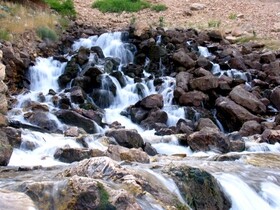 خنکای هوا در کنار چشمه‌های خروشان را در چهارمحال وبختیاری تجربه کنید