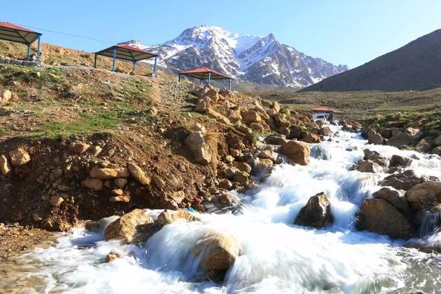 خنکای هوا در کنار چشمههای خروشان را در چهارمحال وبختیاری تجربه کنید