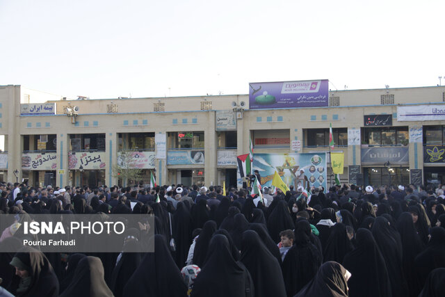 حمایت مردم شهرکرد از حمله شجاعانه سپاه پاسداران انقلاب اسلامی+ عکس