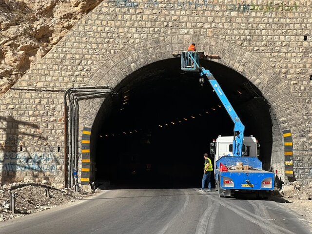 تعمیر و تجهیز سیستم روشنایی تونلهای کارون۴