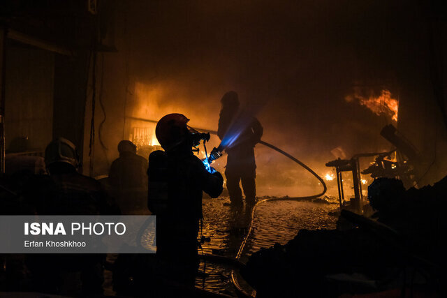 مهار آتش در محل دفن پسماند شهر بن   مهار آتش در محل دفن پسماند شهر بن