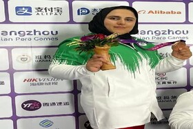 دختری که با تمام سختی‌ها وزنه قهرمانی را بالا کشید