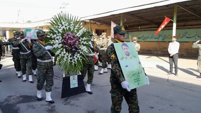 پیکر شهید مدافع امنیت «علی سعیدی» در شهرکرد تشییع شد پیکر شهید مدافع امنیت «علی سعیدی» در شهرکرد تشییع شد