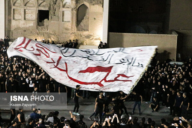 انقلاب اسلامی در عاشورای حسینی ریشه دارد