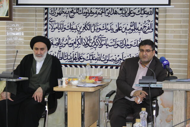 تبلیغات میدانی برای فرهنگ نماز انجام شود