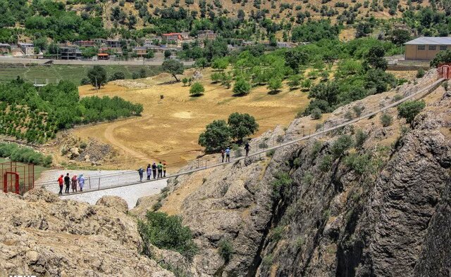 اینجا جایی برای آدمهای معمولی نیست!