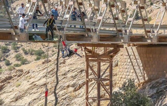 اینجا جایی برای آدمهای معمولی نیست!