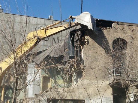 عکس تزئینی است تخریب خانههای ساخته شده یوتیوبی در شهرستان لردگان