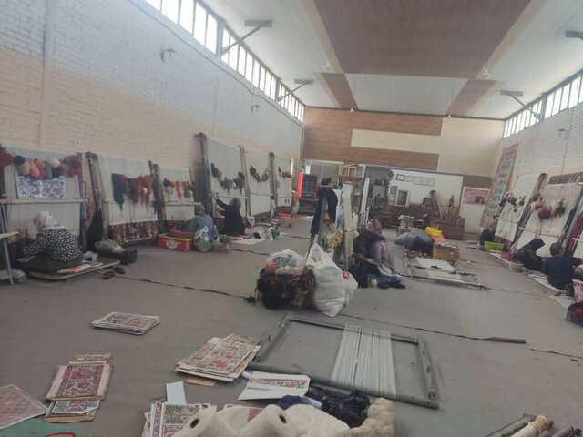 دستانی که امید میبافند