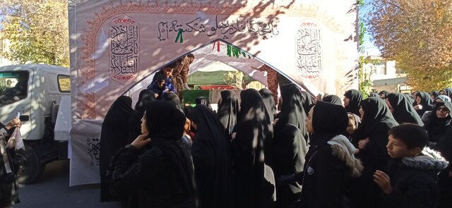 تشییع آلالههای بهشتی روی دستان مردم بام ایران