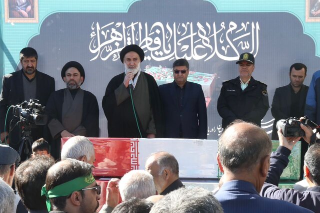 تشییع آلالههای بهشتی روی دستان مردم بام ایران