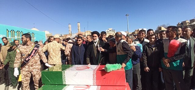 تشییع آلالههای بهشتی روی دستان مردم بام ایران