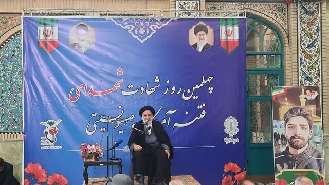 نماینده ولی‌فقیه در چهارمحال و بختیاری: مردم نباید فریب دشمنان را بخورند