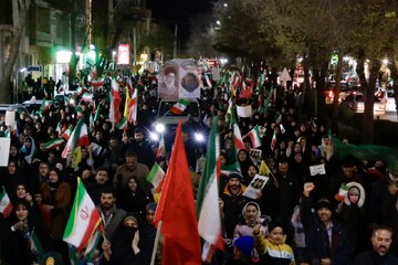 تشییع پیکر شهید «آرمان عباسی» در اجتماع شبانه مردم شهرکرد