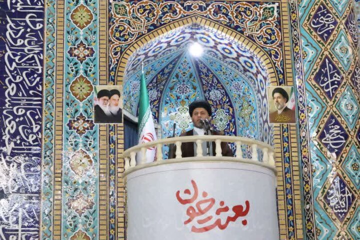 امام جمعه موقت شهرکرد: امتیازات سیاسی و اقتصادی آمریکا، طنابی برای اعدام مردم است