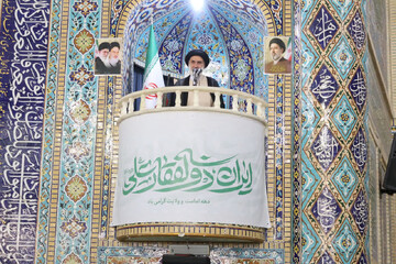 امام جمعه شهرکرد: انتظار رهبری از مردم حفظ وحدت و انسجام در جامعه است