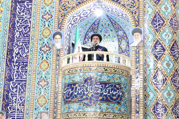 امام جمعه شهرکرد: تشییع رهبر شهید، یک قدرت‌نمایی بزرگ برای دفاع از اسلام  است