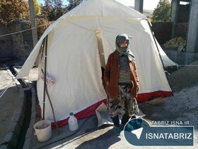 بارش برف کار آواربرداری در مناطق زلزله زده را سخت می‌کند
