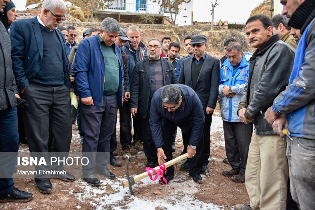 مراسم کلنگ زنی اولین واحد احداثی مناطق زلزله زده استان آذربایجان شرقی مراسم کلنگ زنی رئیس کل بنیاد مسکن کشور
