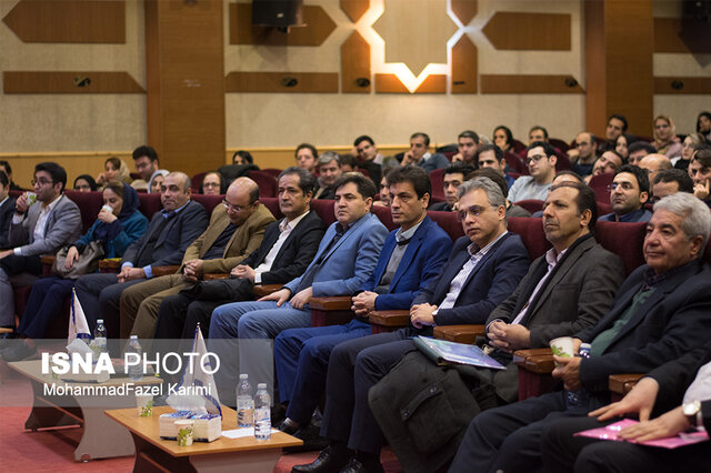 همایش "بررسی بازار سرمایه و چشم انداز آن در سه ماه آخر سال" برگزار شد همایش "بررسی بازار سرمایه و چشم انداز آن در سه ماه آخر سال" برگزار شد