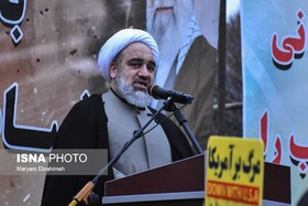 مردم مسئولان سنگر نشین را بیشتر از مسئولان پشت میز دوست دارند
