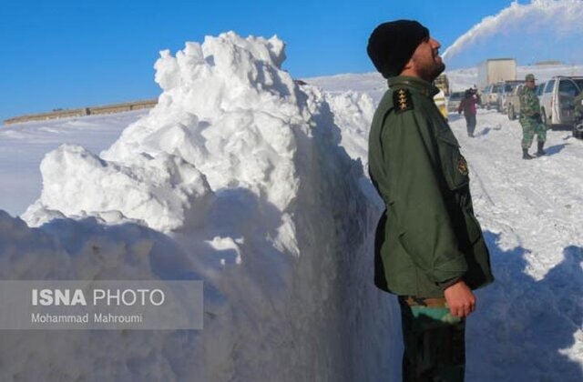 سخت شدن شرایط زندگی در برخی روستاهای گرفتار برف در آذربایجان شرقی