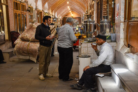 شیوع ویروس کرونا فقط منحصر به بازار تبریز نیست، بلکه آرامستان ها، پاساژها و مجتمع های تجاری و اماکن پرتجمع محل شیوع این ویروس هستند.