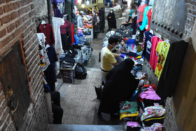 شلوغی بازار و مغازه‌ها نشان می‌دهد که مردم تصمیم گرفته‌اند تا در خانه ماندن‌هایشان در شب عید و خرید نکردن‌هایشان را جبران کرده و وضعیت آذربایجان شرقی را قرمز کنند.