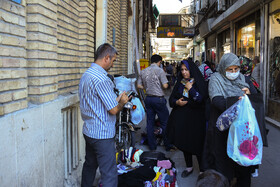 شلوغی بازار و مغازه‌ها نشان می‌دهد که مردم تصمیم گرفته‌اند تا در خانه ماندن‌هایشان در شب عید و خرید نکردن‌هایشان را جبران کرده و وضعیت آذربایجان شرقی را قرمز کنند.