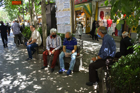 صحبت کردن معمولی هم در صورت ناقل بودن فرد، می‌تواند کرونا را انتقال دهد و استفاده از ماسک به همین دلیل ضرورت دارد.