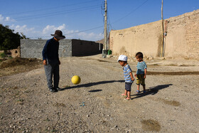 روستای دیزج واقع در شهرستان ملکان، روستایی است که ۳۰ خانوار آن طی ۲۵ سال گذشته کوچ کردهاند و اکنون تنها یک خانواده در آن سکونت دارد.