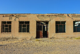 مدرسه‌ی قدیمی روستای دیزج که قبل از کوچ روستاییان ساخته شده بود و اکنون بدون استفاده رها شده است.