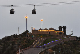  عینالی از این منظر اهمیت ویژه‌ای دارد که یک امام زاده (منسوب به حضرت علی (ع) است و دو مقبره و آرامگاه تاریخی تبریز بر فراز آن واقع شده است. به همین سبب این کوه، در میان افراد محلی و زبان ترکی با عنوان عینالی داغی (کوه عین علی) شناخته می‌شود.