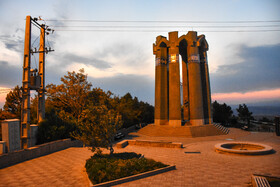 سال ۱۳۸۵ یک یادمان با عنوان یادمان شهدای گمنام در مقابل بنای آرامگاه تاریخی قبلی ساخته شد. این یادمان در واقع یادمان ۸ تن از کشته شدگان ایرانی در جنگ ایران و عراق است. در ساخت این بنا از عدد هشت، سبک معماری سنتی تبریزی، سبک آرامگاه‌های ایران، شعرهای محمد حسین شهریار، و نقش‌های اسلامی استفاده شده است.