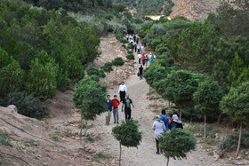 امروزه این کوه به یکی از تفرجگاه‌های زیبا و پر رفت و آمد تبریز تبدیل شده است که به آن پارک کوهستانی عینالی نیز گفته می‌شود.