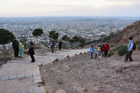 کوه سرخاب یا «عینالی داغی» مجموعه بلندی‌ها، دره‌ها و تپه‌های سرخ رنگ و جزو کوه‌های «مورو» هستند، این کوه مشرف به شهر تبریز بوده و در بخش شمالی این شهر قرار گرفته است، ارتفاع آن در بلند‌ترین نقطه ۱۹۶۰ متر از سطح دریا است.