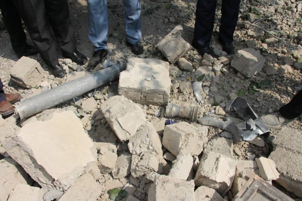 تخریب دو واحد مسکونی بر اثر اصابت خمپاره به روستایی در شهرستان خداآفرین+ تصاویر