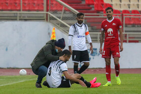 دیدار تیم‌های فوتبال تراکتور و نفت مسجدسلیمان