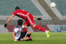 دیدار تیم‌های فوتبال تراکتور و نفت مسجدسلیمان