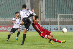 دیدار تیم‌های فوتبال تراکتور و نفت مسجدسلیمان