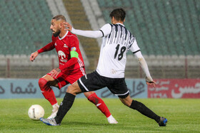 دیدار تیم‌های فوتبال تراکتور و نفت مسجدسلیمان