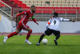 دیدار تیم‌های فوتبال تراکتور و نفت مسجدسلیمان