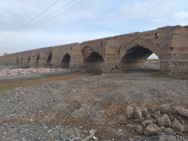 آغاز استحکام بخشی و مرمت طویل‌ترین پل تاریخی آذربایجان شرقی