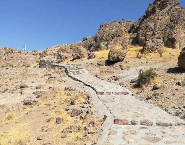 مسیر دسترسی قلعه ضحاک هشترود، سنگفرش شد مسیر دسترسی قلعه ضحاک هشترود، سنگفرش شد
