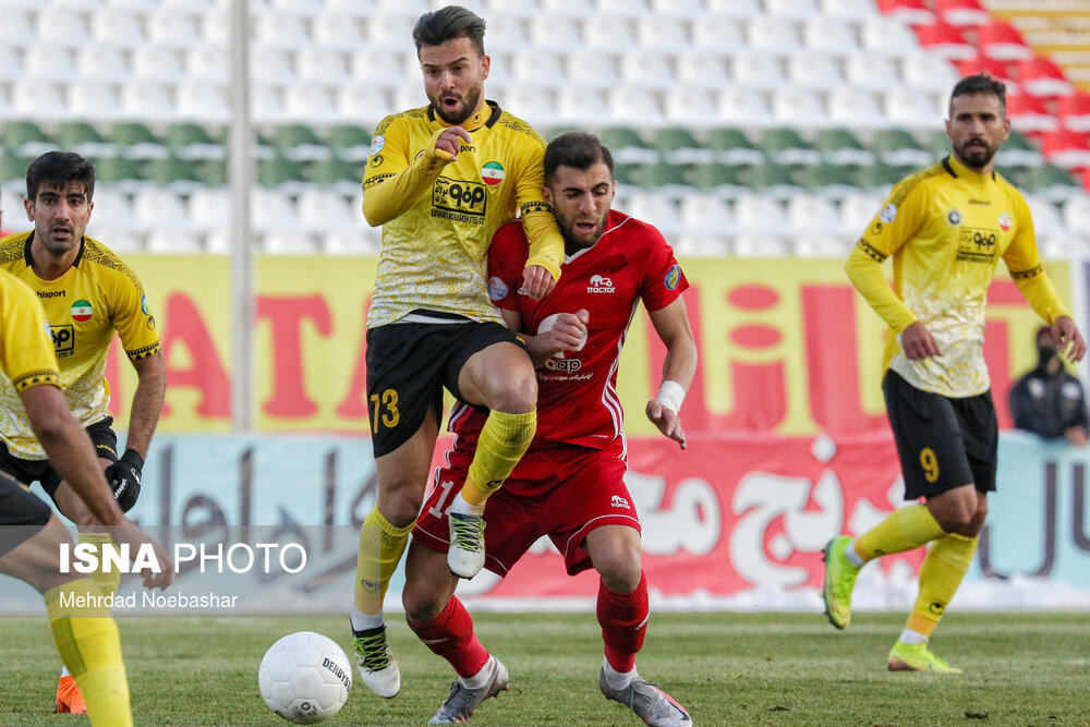 File:Sepahan FC vs Tractor Sazi FC, 20 October 2022 - 02.jpg - Wikimedia  Commons