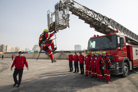 رونمایی از اولین بسکت اطفاء حریق در اولین سازمان آتش نشانی ایران