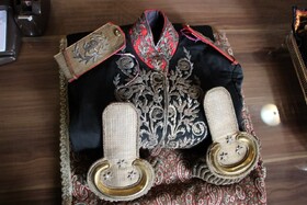 اهدای لباس سرتیپی ۱۱۶ ساله به موزه قاجار تبریز