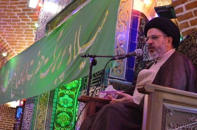 قوام دنیا وابسته به وجود امام عصر (عج) است