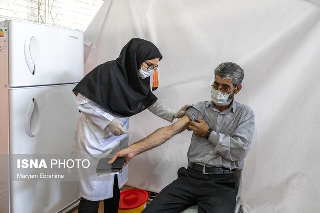 آغاز واکسیناسیون افراد ۶۵ تا ۷۰ ساله در آذربایجان‌شرقی