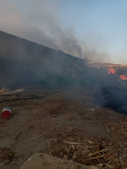 آتش سوزی کارگاه تخته سه لای در جاده اهر - ورزقان